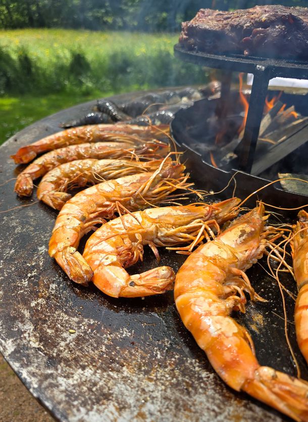 Crevettes roses cuisinées au braséro par le Ginkgo